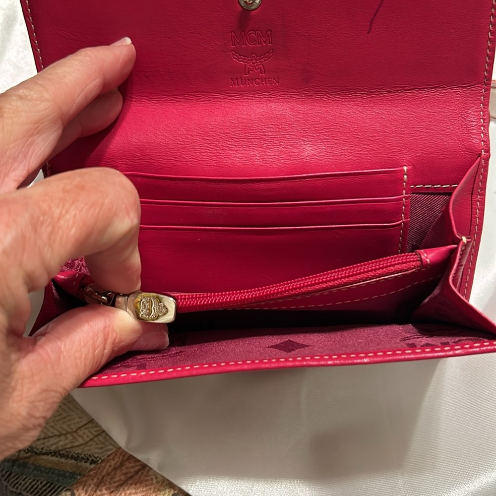 MCM White and Pink Shoulder Bag with MCM wallet. - Picture 15 of 15